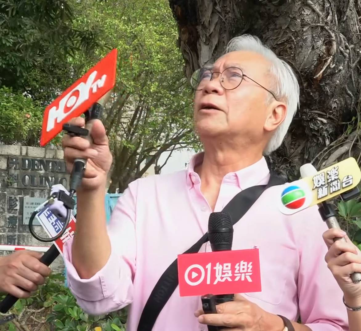 李龙基 李龙基对天发誓。（图片来源：YouTube@TVB娱乐新闻台）