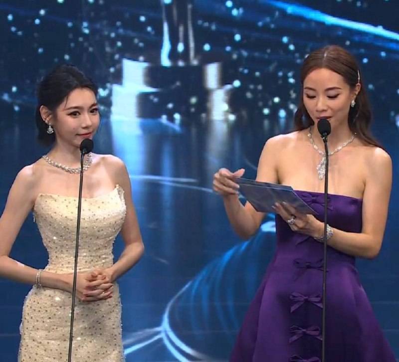 金像奖2024 现场重点 网民对林明祯和邓丽欣的颁奖介绍表现反应两极。（图片来源：ViuTV截图）
