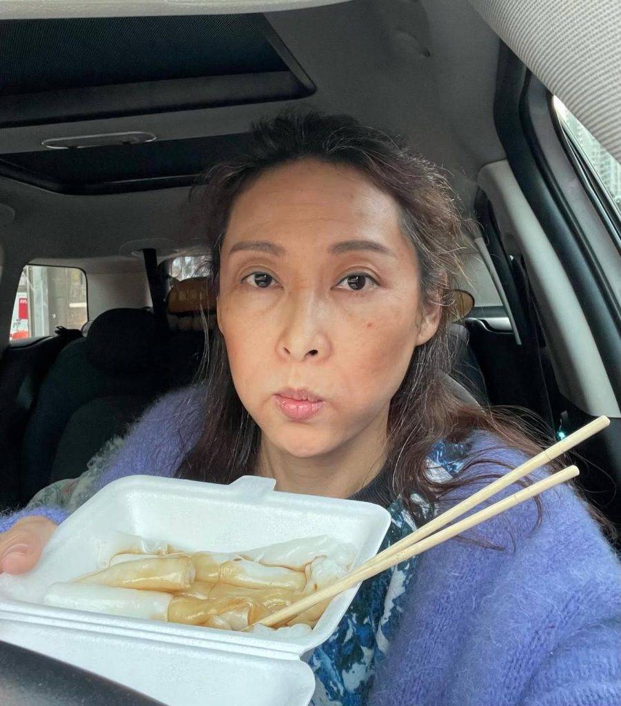 楊卓娜在新劇《奪命提示》中化老妝飾演60多歲情緒壓抑的女士。（圖片來源：網上圖片）