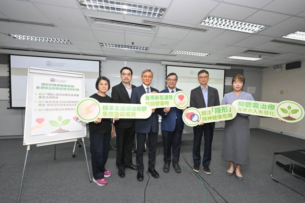 (由左起)香港心理社會康復協會榮譽財務司庫、精神科護士陳靄華小姐;協會成員、精神科專科談家樂醫生; 協會主席、精神科專科王明爍醫生;協會副主席、精神科專科楊明康醫生;協會成員、香港大學社會工作及社會行政學系教授吳兆文教授;協會榮譽秘書、職業治療師林蔚雯女士(圖片來源:香港心理社會康復協會)