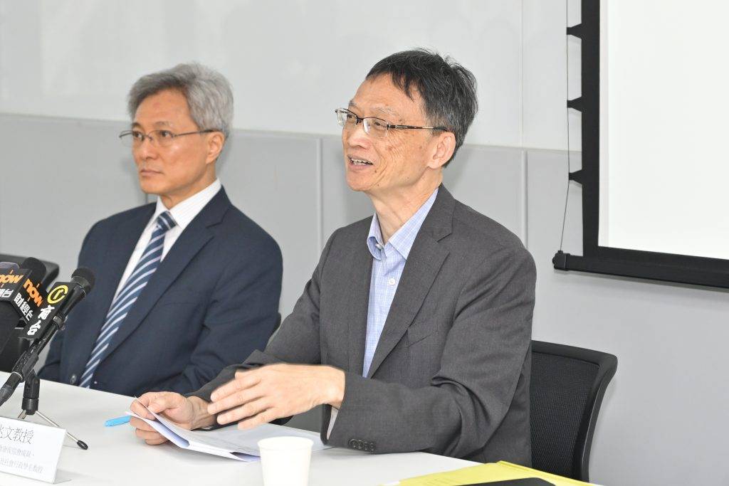 香港心理社會康復協會成員、香港大學社會工作及社會行政學系教授吳兆文教授(右)(圖片來源:香港心理社會康復協會)
