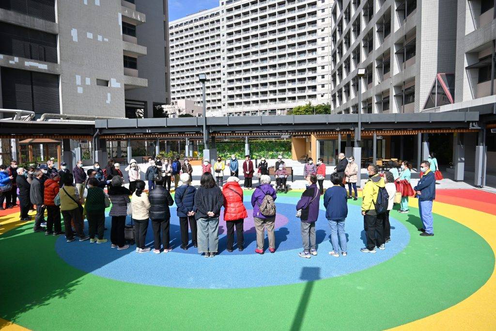 東區醫院去年將院內一個花園改造成「賞心庭園」,為精神科患者提供多感官療癒空間,讓他們能夠以更輕鬆方式參與小組活動,提升治療效果。(圖片來源:醫管局圖片)