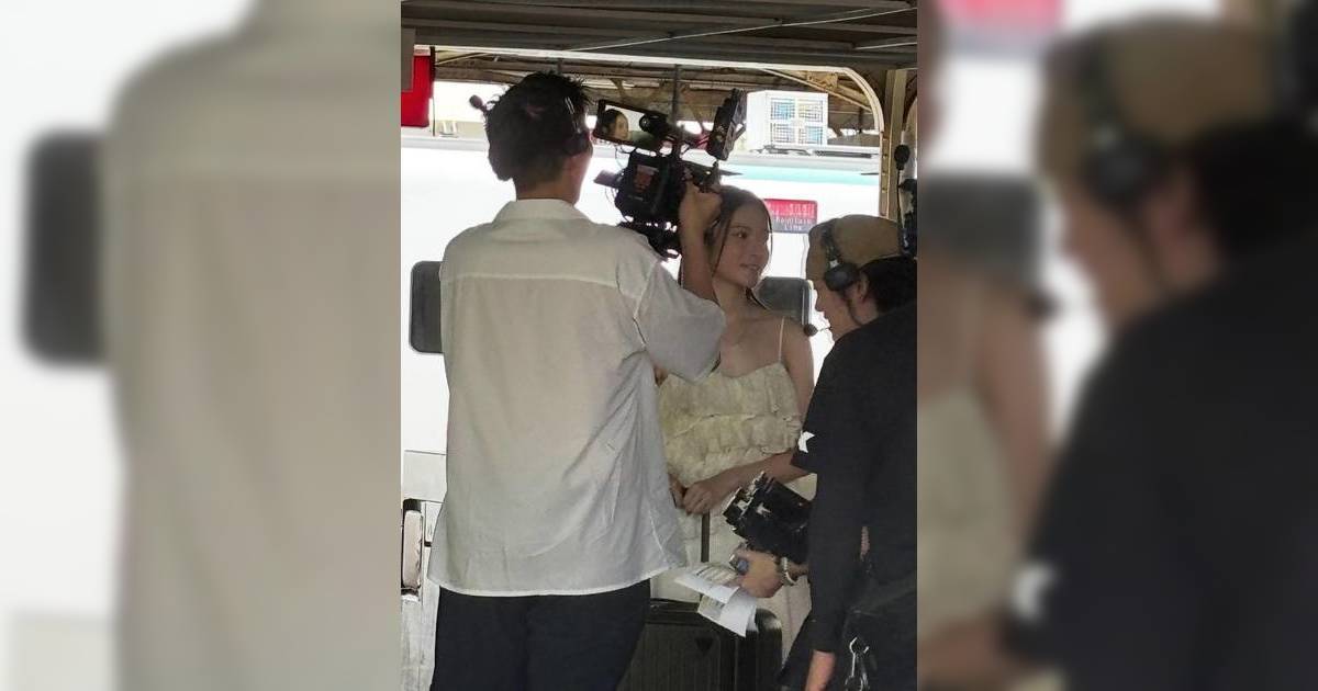 雲浩影吊帶裙拖篋仙氣現身台南火車站 當地居民狂問：她是誰？