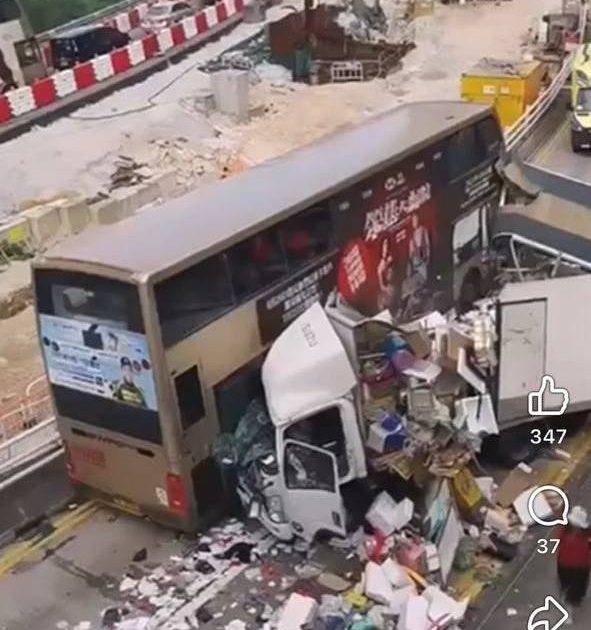 秀茂坪道貨車撞巴士嚴重車禍 貨車近乎解體 多人送院 現場情況更新！