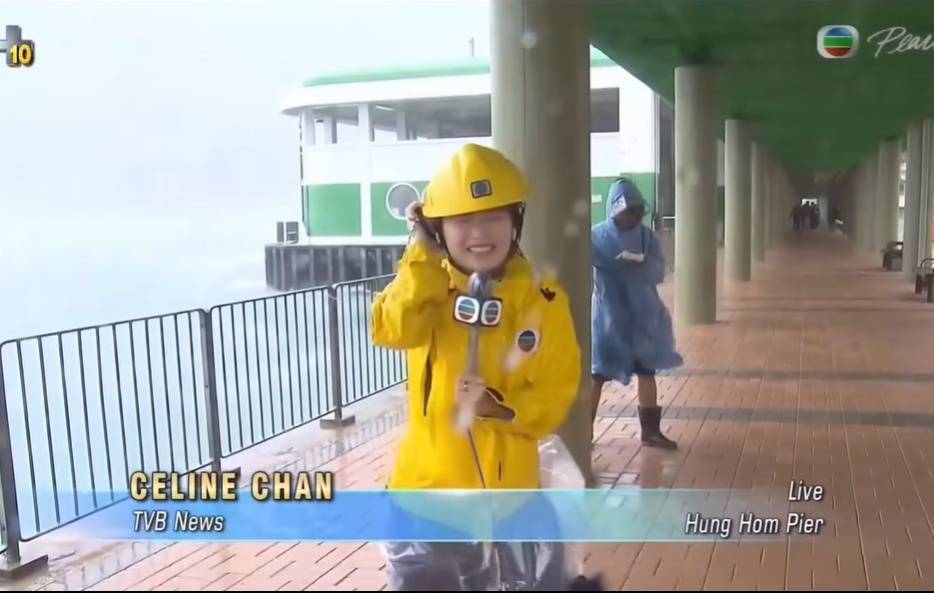 韋帕颱風｜TVB女記者陳尚萱直播碼頭實況 吹到聲震企唔穩  網民熱議：辛苦