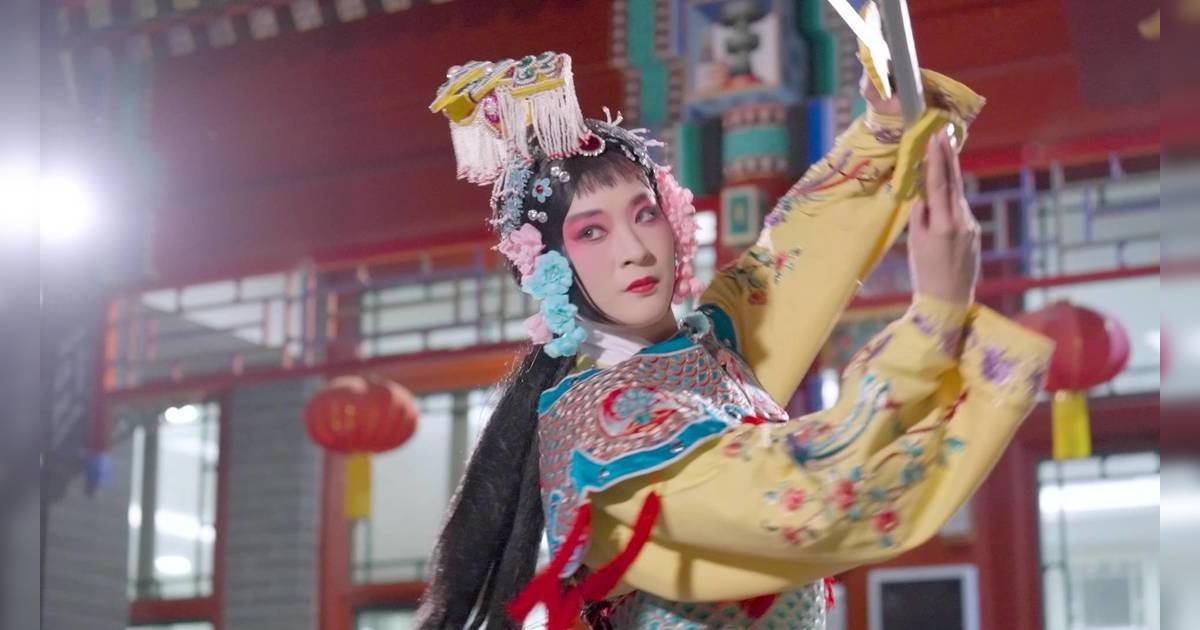 港姐陳懿德挑戰京劇妝｜慘被馬貫東當眾嘲肥面？嬲到拎刀追斬場面爆笑！