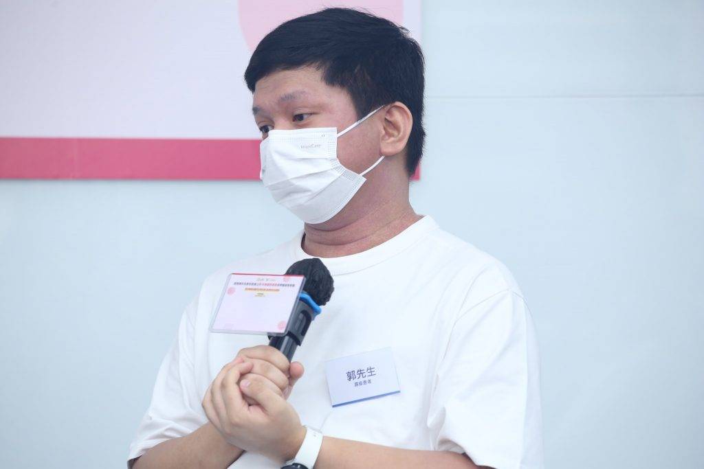 濕疹治療 現年25歲的郭先生自中學起受濕疹困擾,應考DSE時病情更如火山爆發般惡化,被迫停學、求職屢受歧視。(圖片來源:濕疹關注組)