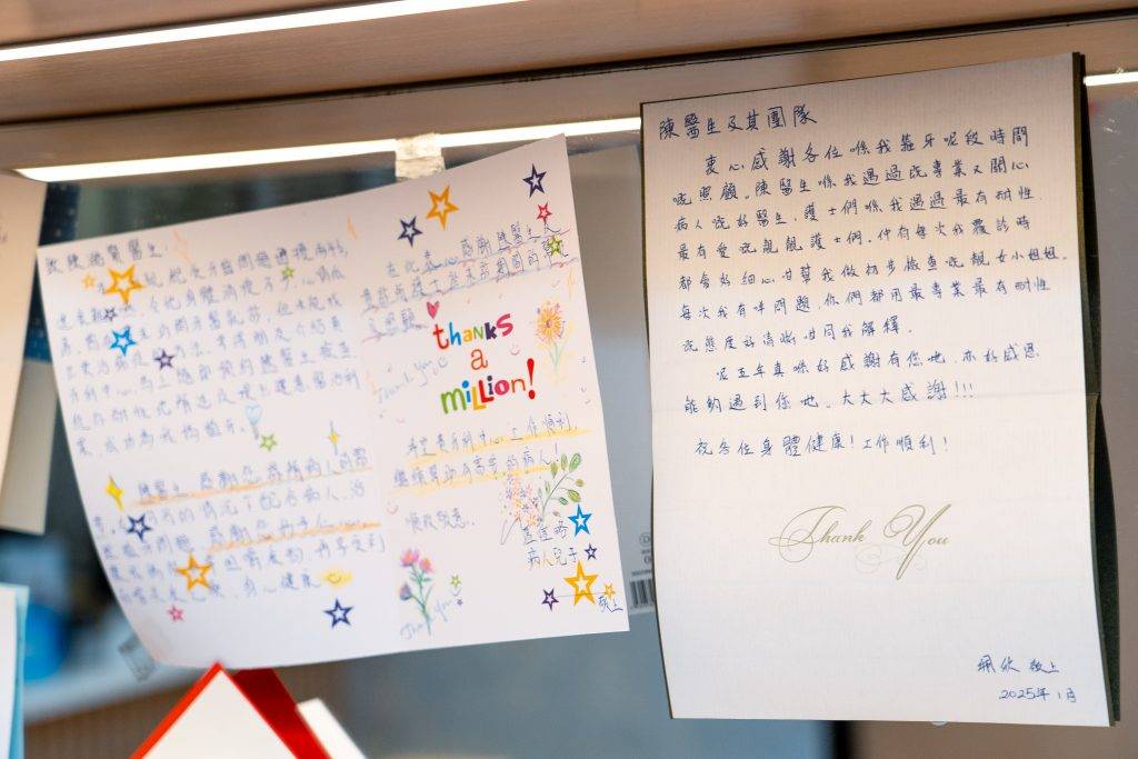 陳澔賢 曾有病人及家屬撰寫感謝信。(圖片來源:馮凱宜攝)