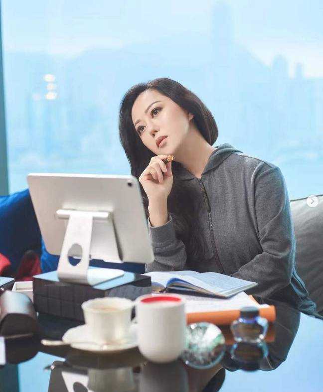 更年期 (圖片來源:IG@teresacheungofficial)