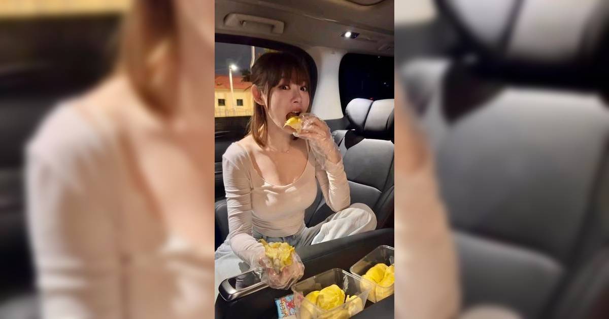 林明禎貼身衫彎腰食榴槤畫面誘人！車上升級福利 網民激讚流晒口水