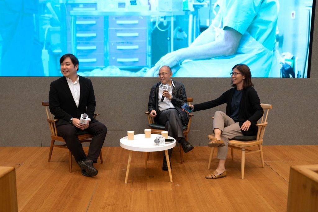 港大醫學院 增潤學年 (左起) 港大醫學院助理院長(學生福祉及拓展)施愷廸教授、歐耀佳醫生及程德君醫生(圖片來源:港大醫學院)