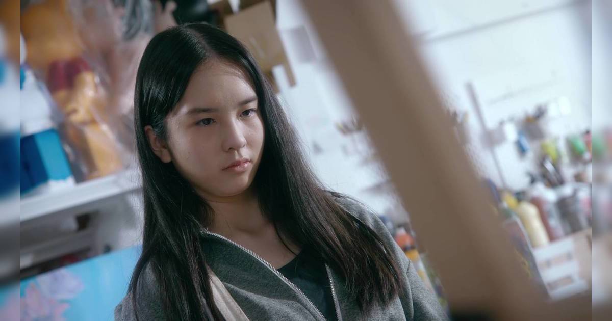 非常檢控觀｜《一屋老友記》菲菲大個女！18歲陳偲穎變亭亭玉立 喊功獲激讚