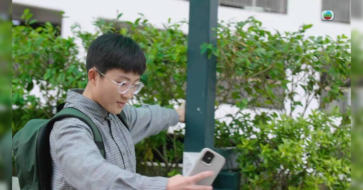 正義女神｜劉倬昕重返案發現場奸笑自拍！回味推小童落樓嚇壞網民：新一代惡夢