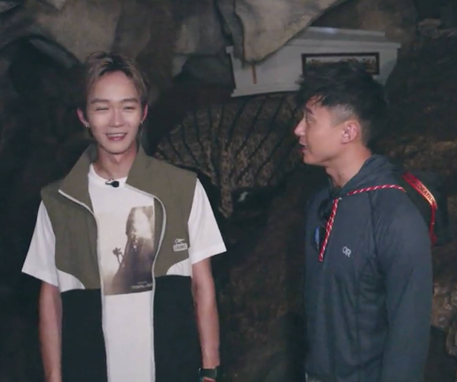 兩條友族暴走｜Alton體驗托拉查族與屍同居傳統 面對懸崖棺木嚇到腳軟