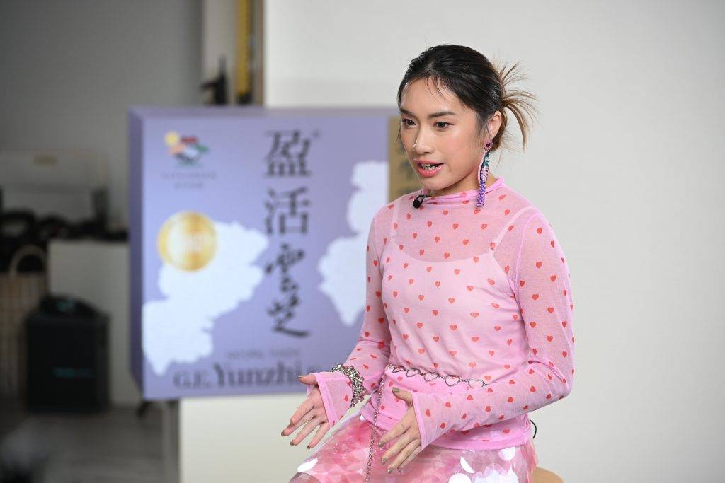 鄧達智 盈活新生大改造 今次改造中,Audrey嘗試以往未曾穿著的「粉紅look」,以較鮮明的造型展現另一面。(圖片來源:主辦方)
