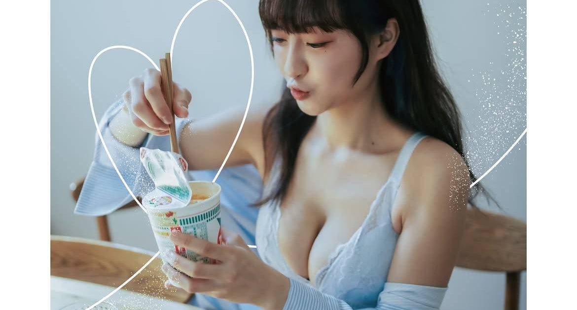 大食KOL雪兒日本寫真集 食杯麵晒出3吋事業線！霍哥高調留言關係浮面