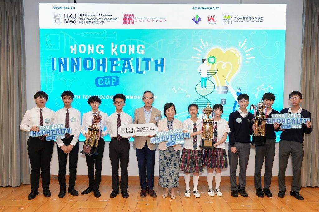 健康創科盃 港大醫學院 得獎隊伍與教育局局長蔡若蓮博士(右六)、香港大學副校長(健康)兼李嘉誠醫學院院長劉澤星教授(左五)合照。(圖片來源:港大醫學院)
