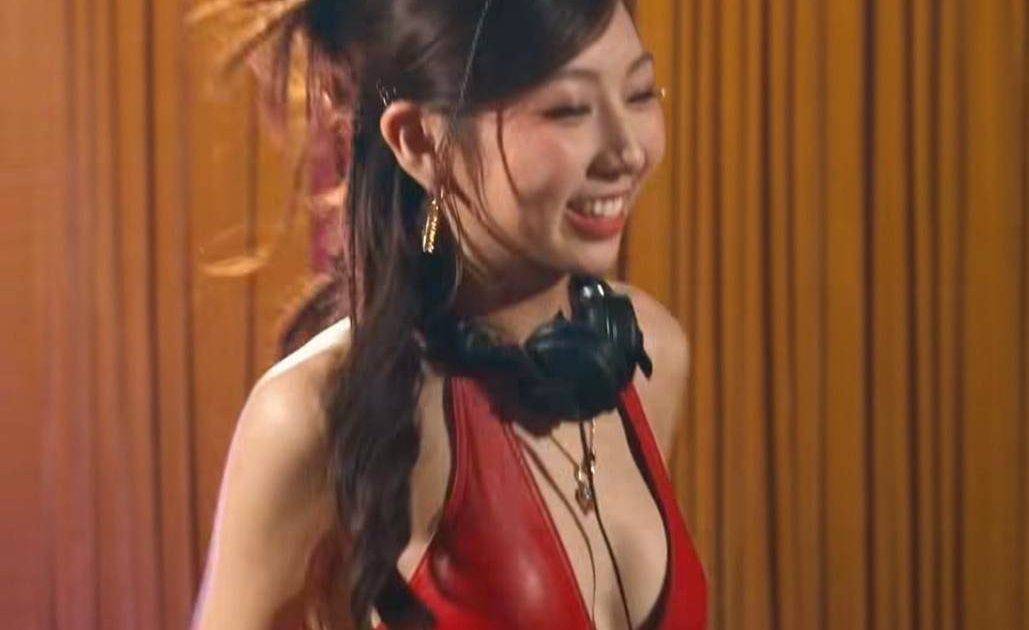 港姐才藝表演變低俗？佳麗低胸打碟加水墨畫瘋傳！網民：搵好退路去夜場