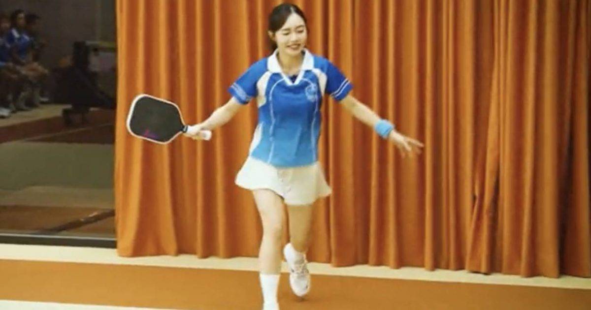 公司！我要打Pickleball｜27歲葛綽瑤超短裙上陣 青春造型搶盡鏡頭