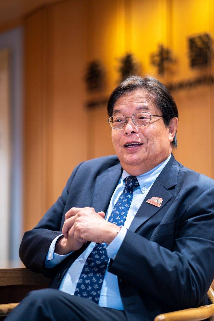 healthydates 王桂壎 王桂壎笑言自己多年來常做「開荒牛」,多次參與新機構及新醫院由零開始的籌建工作。(圖片來源:馮凱宜攝)