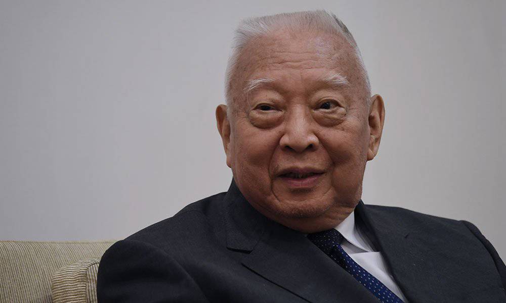 董建華病逝享年89歲 從船王二代到香港首任特首 67歲日做18小時 2005年因 「腳痛」下台