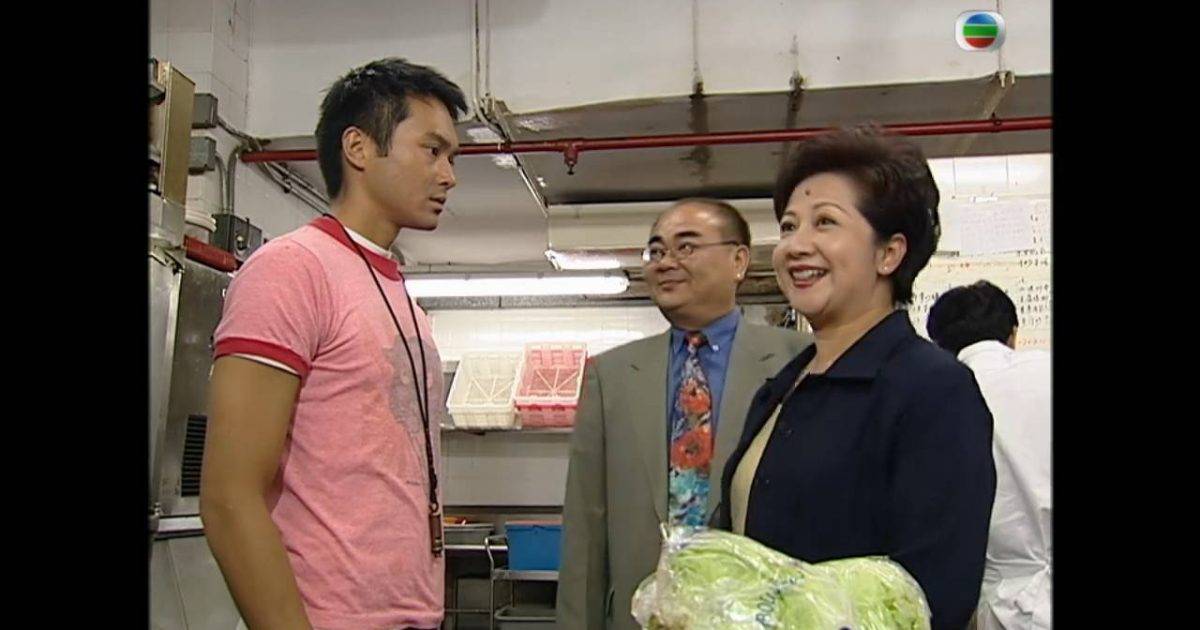 十月初五月光｜薛家燕演活Q姨心痛抉擇！街頭爆喊一幕成催淚經典！