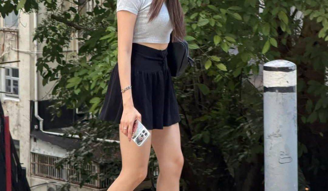28歲東張女神街頭被偷拍 零濾鏡晒肉地美腿！網民認證：真人都幾索