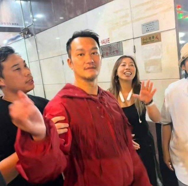 吳浩康街頭怒打途人手機爆衝突 本尊一句霸氣回應令風向大逆轉