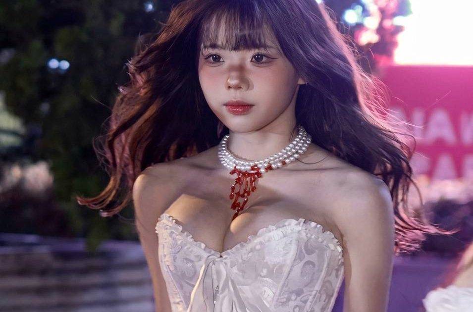 19歲港女萬聖節低胸熱舞瘋傳 導彈級身材多圖洗版 真實身份竟然係咁！